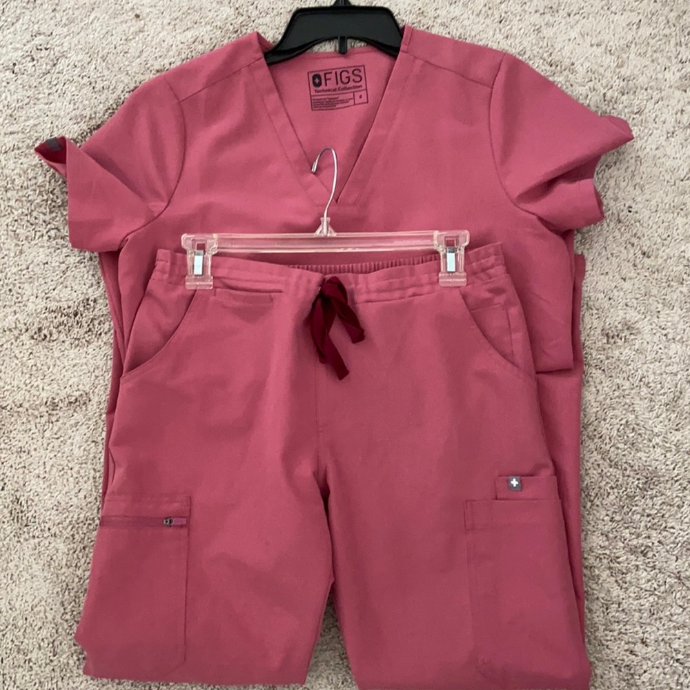 EUC Rare FIGS, QUARTZ!  Small petite set🌺